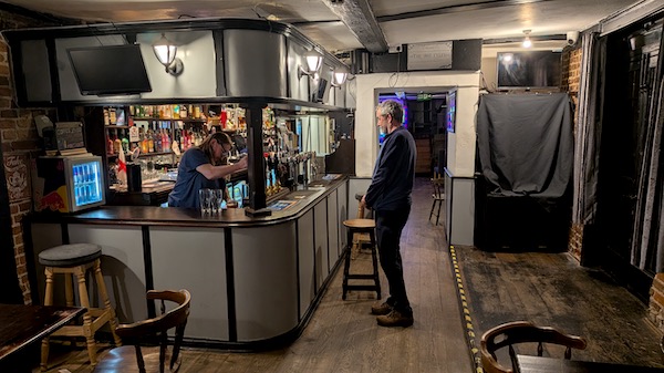 Interior photo of the Wat Tyler, Dartford